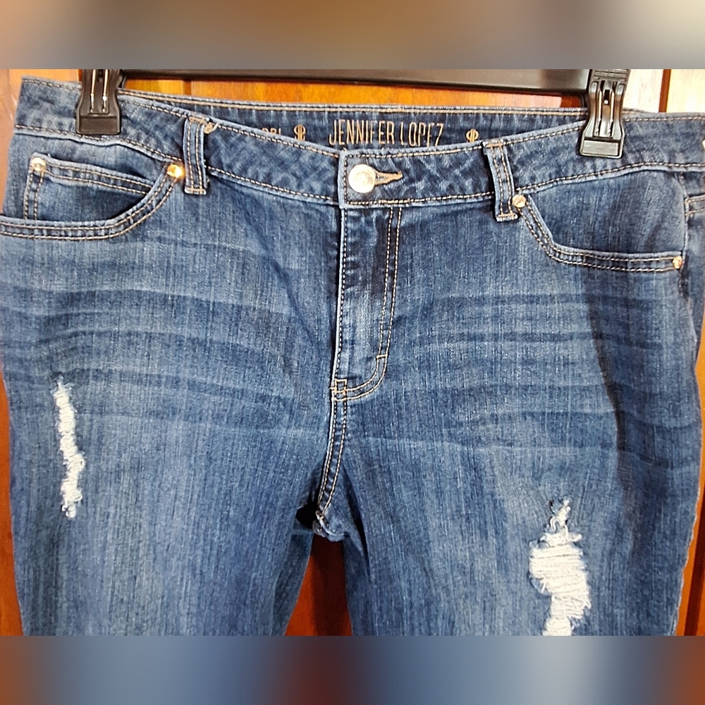JENNIFER LOPEZ distressed capris Size 14 (36×24) - Picture 3 of 11